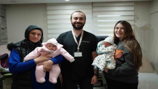Yakın zamanda doğum yapan anne-kız, doktoru bile şaşırttı