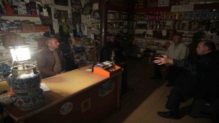 Yangında elektrikler kesilince gaz lambası nostaji yaşattı