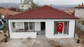 Yangının izleri silindi: Zihinsel engelli Polis Adem ve ailesi yeni evine kavuştu