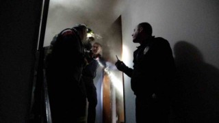 Yanık kokusuyla fark edilen yangın, itfaiyeyi alarma geçirdi