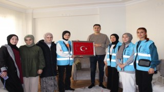 Yaralı polis memuruna anlamlı ziyaret