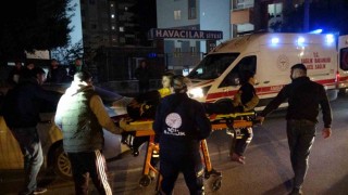 Yayaya yol veren araca çarptı, sıkışan sürücüyü vatandaşlar çıkardı