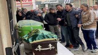 Yeliz öğretmen ve minik kızı gözyaşlarıyla son yolculuğuna uğurlandı