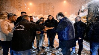 Yeşilyurtta kar mesaisi sürüyor