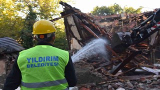 Yıldırımda metruk durumdaki yapılar yıkılıyor