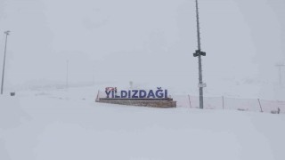Yıldız Dağı Kayak Merkezinde kar kalınlığı 10 santimetreye ulaştı
