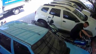 Yol parası olmadığı için motosiklet çalan iki şüpheli tutuklandı