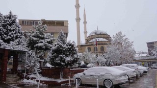 Yozgatta yılın ilk kar yağışı kenti beyaza bürüdü