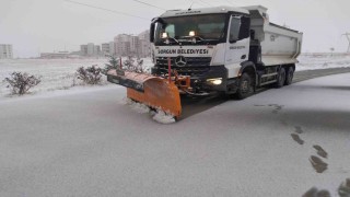 Yozgatta yoğun kar yağışı sonrası Sorgun Belediyesi kar temizleme mesaisinde