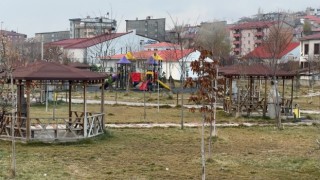 Yüksekovada havalar soğudu, parklar boş kaldı