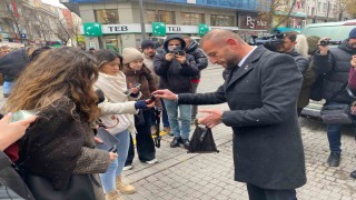 Zafer Partisi Eskişehir İl Başkanlığından kadınlara yasaklı biber gazı ikramı