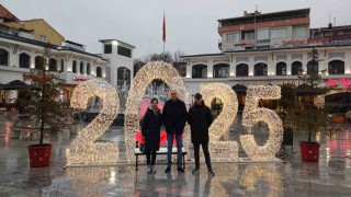 100. Yıl Çarşı Meydan yılbaşına özel ışıl ışıl oldu