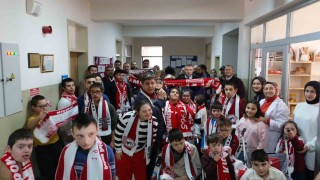 1965 Samsunspor Derneğinden özel öğrencilere atkı ve polar