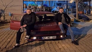 1993 model Serçe otomobil ile Almanyaya 53 saatte ulaştılar