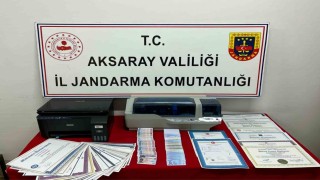 32 suç kaydı bulunan suç makinesi sahte kimlik basarken yakalandı