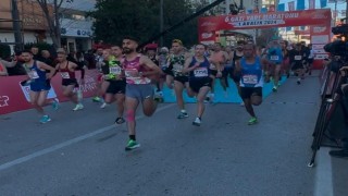 6. Gazi Yarı Maratonu ve Halk Koşusu coşkuyla başladı