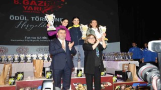 6. Gazi Yarı Maratonunda dereceye giren sporcular ödüllerini aldı