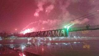 Adana Demirsporda taraftar 84. yılı coşkuyla kutladı