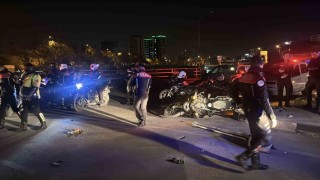Adanada Dur ihtarına uymayan aracı kovalayan polis ekibi kaza yaptı: 2 yaralı