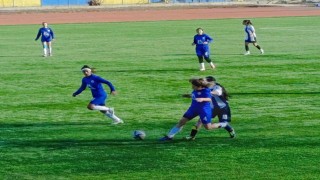 Ağrı ASPGSK Kadın Futbol Takımı, Erzincan Gençler Gücünü 2-0 mağlup ederek liderliğini sürdürdü