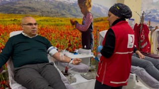 Ağrıda Birbirimize Candan Bağlıyız sloganıyla kan bağışı kampanyası düzenlendi