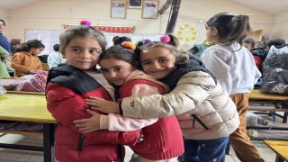 Ağrıda köy okulu öğrencilerine sıcak bir dokunuş