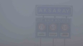 Aksarayda yoğun sis, görüş mesafesini 10 metreye kadar düşürdü