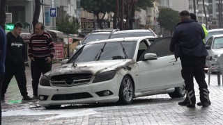 Alanyada park halindeki lüks otomobil yandı
