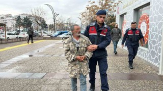 Alkollü şahıs tartıştığı kahvehaneciyi bıçakladı