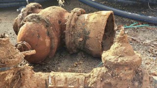 Altyapı çalışmalarında çıkan paslı su vanaları dikkat çekti