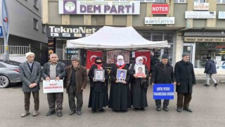 Annelerin evlat nöbeti devam ediyor