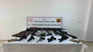 Antalyada ruhsatsız silah operasyonu