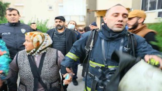 Antalyada 9 katlı binada korkutan yangın: 4 kişi dumandan etkilendi