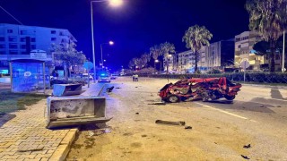 Antalyada feci kaza: Hurdaya dönen araçtan fırlayan sürücü hayatını kaybetti