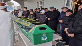 Antalyada otomobilin çarptığı genç, memleketi Sakaryada son yolculuğuna uğurlandı