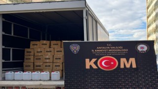Antalyada yılbaşı öncesi 108 bin şişe kaçak içki ele geçirildi