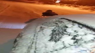 Araca halat bağlayıp kayak yaptılar, halay çektiler