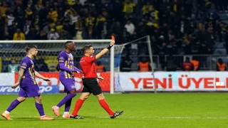 Arda Turan, kırmızı kart gördü