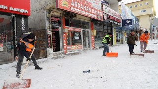 Ardahanda karla mücadele ekipleri aralıksız çalışıyor