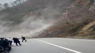 Artvindeki heyelan anı kameraya yansıdı