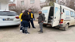 Asansörde mahsur kalan kişiyi itfaiye ekipleri kurtardı