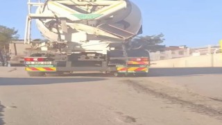 Asfalta çimento dökerek ilerledi