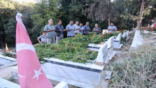 Asrın felaketinde 500e yakın insanın hayatını kaybettiği mahallede depremin gerçekliğini mezarlık gösteriyor