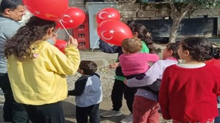 Ay Yıldızlı Balonlar Çocukların Yüzünü Güldürdü