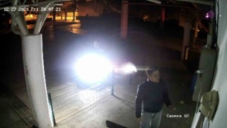 Aydınlatma sistemine çomak sokup, kamu malını bozdular