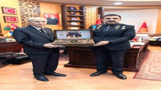 Azerbaycan Milli Kahramanı Hüseynliden Türkçülük mesajı