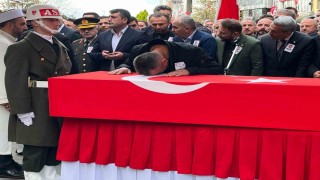 Babadan şehit evladına son veda