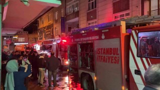 Bağcılarda çatı katında yangın paniği: Mutfak tüpü patladı