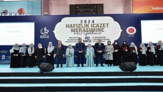 Bağcılarda hafızlık kursunu başarıyla tamamlayan 182 hafız kız, taçlarını taktı