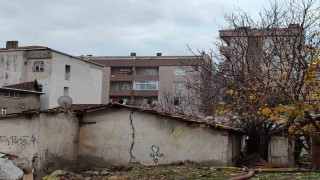 Bağcılarda korkutan yangın, gecekondu kullanılamaz hale geldi